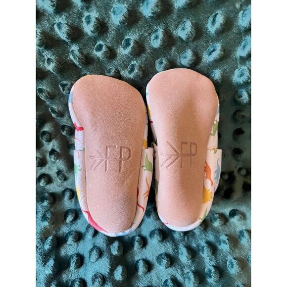 Freshly Picked Moccasins baby size 2 dinosaurs Dino’s shoes - Picture 3 of 3